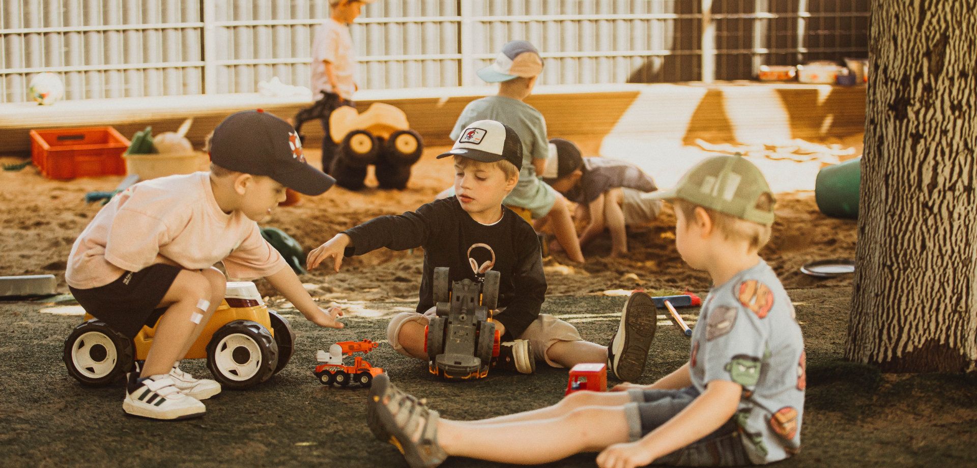 Kinder spielen